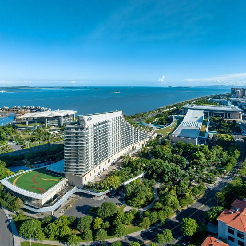 【推窗见海,下楼踏沙】2天1晚厦门国际会议中心酒店多房型|多景点可选门票买一赠一 - 定制游预订