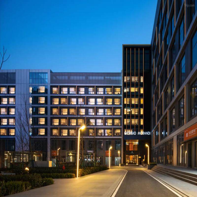 济南乔治莫兰迪酒店/雅致大床+趵突泉+千佛山+大明湖海底世界+济南动物园4天3晚 - 定制游预订