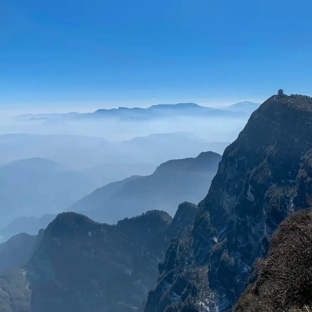 峨眉山金顶大酒店住宿+峨眉山门票+观光车+索道成人门票
