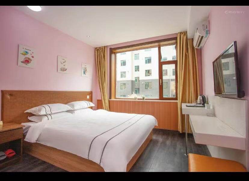 长白山北坡二道白河镇中心红豆杉宾馆住宿一晚+双人魔界漂流门票 - 定制游预订