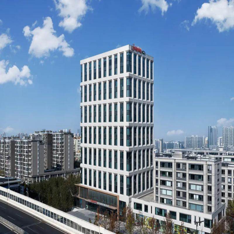 江苏南京/2天1晚套餐南京夫子庙希尔顿欢朋酒店含自助早餐+红山森林动物园门票