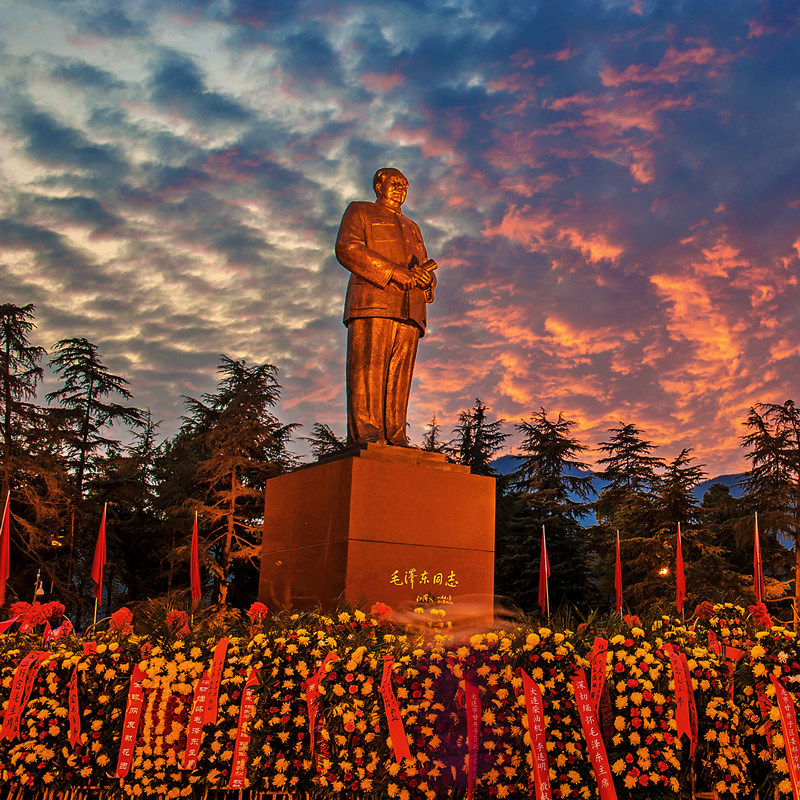 长沙直达韶山 毛泽东故居纪念馆铜像广场纪念园韶峰滴水洞一日游