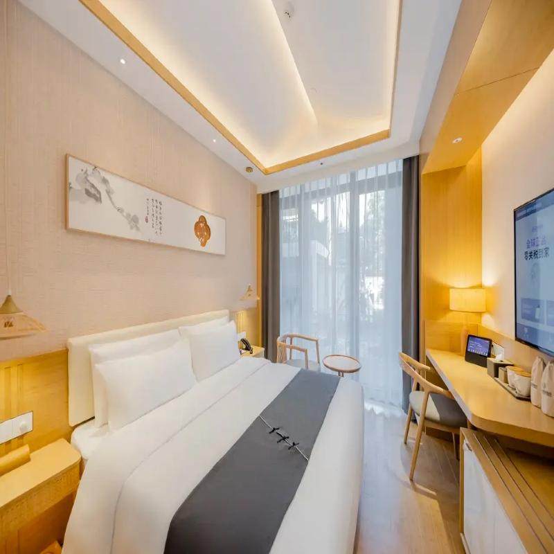 建国·璞隐酒店/暗香居景观大床+钟山景区四景门票+红山森林动物园+大报恩