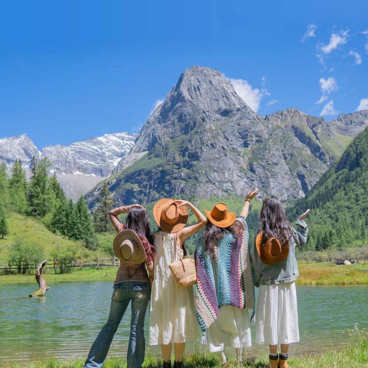 川西四姑娘山毕棚沟2日游达古冰川二日成都周边纯玩两日跟团旅游