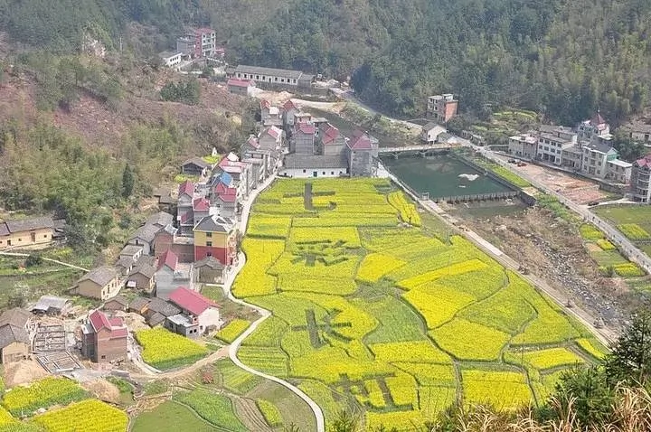 七彩长虹景区图片