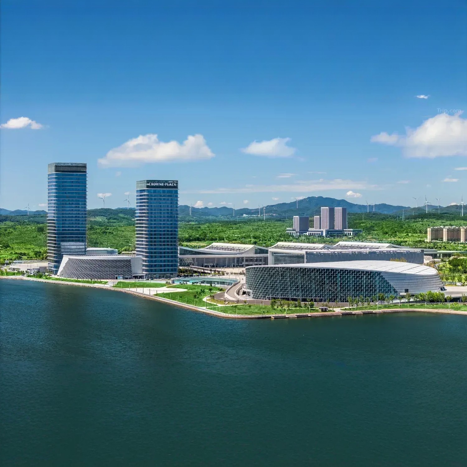 威海刘公岛景区+火炬八街+网红打卡滨海+皇冠假日酒店4天3晚自由行 - 定制游预订