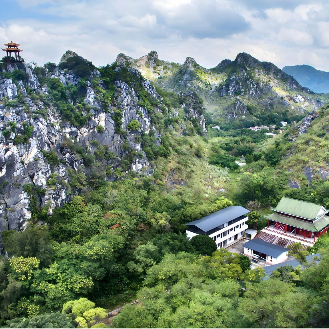 乌兰察布高铁站亚朵酒店住宿+响沙湾成人票 - 定制游预订