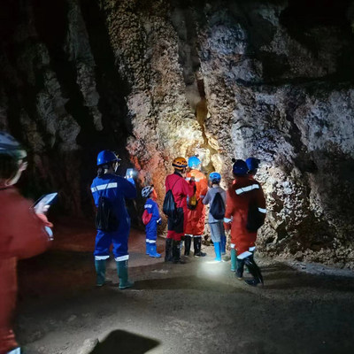 【寻星探秘】6天5晚贵州亲子溶洞探险天眼FAST黄果树瀑布千户苗寨 - 定制游预订