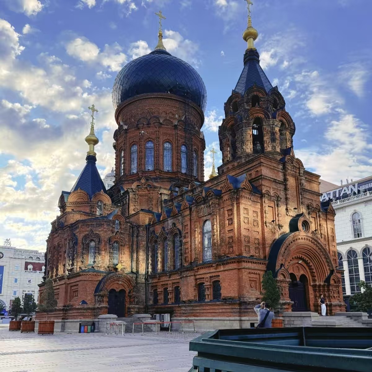 【畅玩】哈尔滨万达假日酒店行政套房4天3晚+波塞冬旅游度假区+伏尔加庄园+东北虎林园