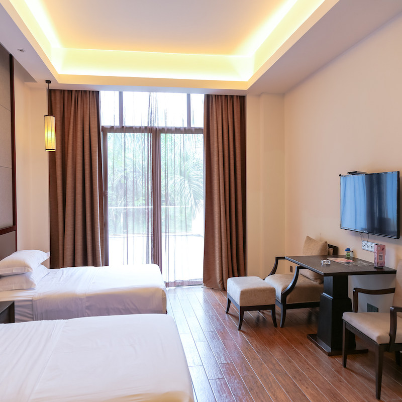 汕尾深汕合作区水底山温泉庄园108米无边际泳池温泉可选别墅私家泡池套餐保利希尔顿