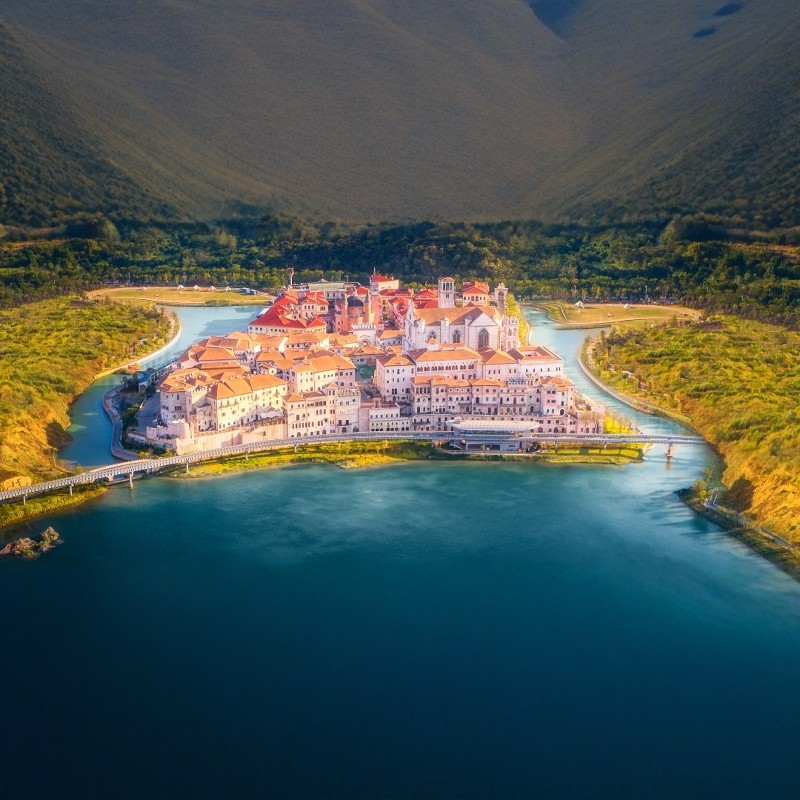 【寒假早鸟】华谊电影小镇城堡酒店+长沙湘江欢乐海洋公园2天1晚自由行 - 定制游预订