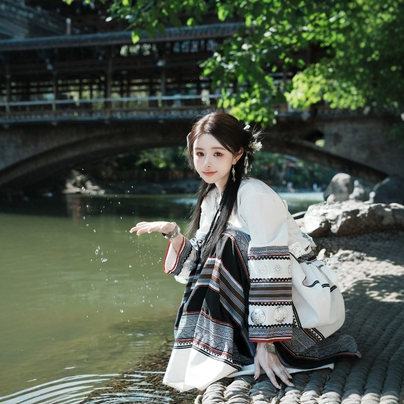 贵州7天 西江苗寨/梵净山/黄果树瀑布/荔波小七孔 跟团游 - 定制游预订