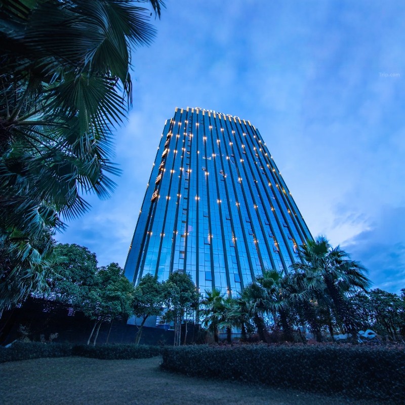 贵阳-贵阳铂尔曼大酒店|标准大床房+天河潭旅游度假区2天1晚自由行 - 定制游预订