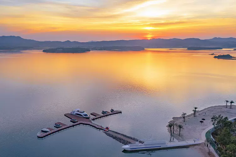 白鹤湖名胜风景区图片