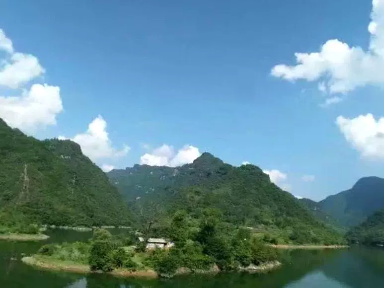 灵龙峡大拐弯生态旅游景区图片