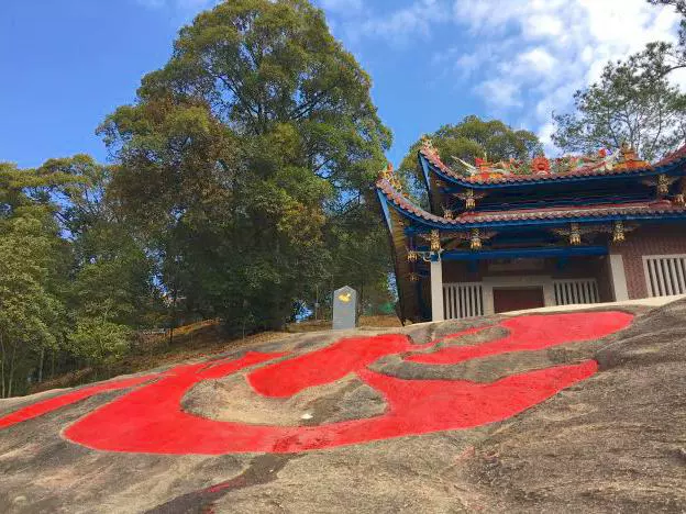 合掌岩风景区图片