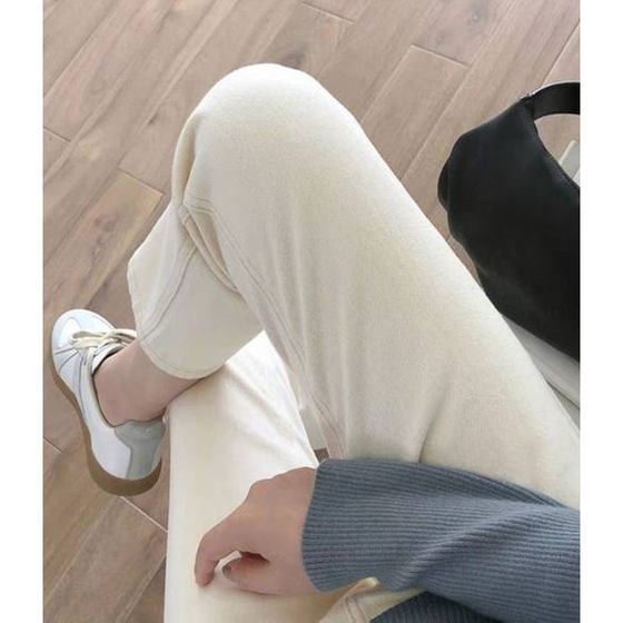 
Maternity straight jeans in autumn and winter, plus velvet and thickened belly support leggings, cigarette pants for outer wear, apricot nine-point pants