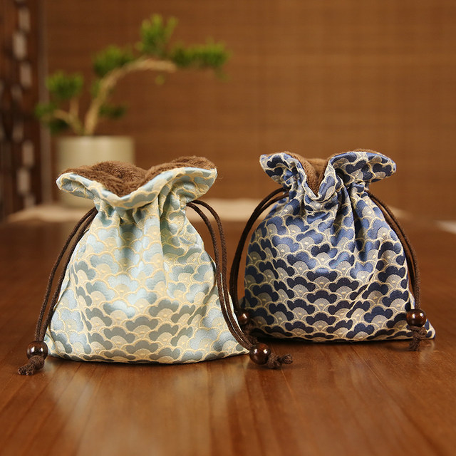 High-end satin hand-embroidered brocade jewelry small cloth bag tied drawstring velvet cloth portable small lucky bag