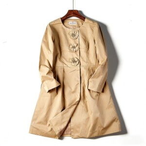 
Japanese single light luxury retro round neck windbreaker for women H861556 three-dimensional flower disc buckle waist A-line mid-length coat