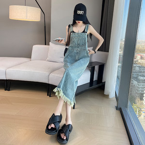 
Age-reducing denim strap skirt for women 2025 spring and summer new high-waist slim Korean loose casual mid-length dress