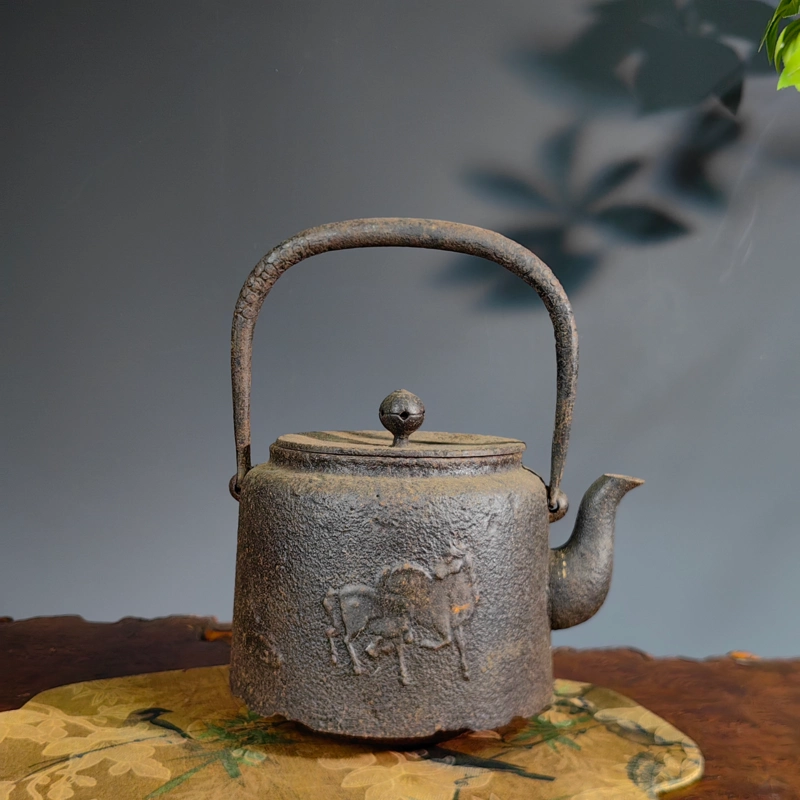 茶客ページ 龍文堂 造 鉄瓶 銅製蓋 時代鉄瓶 時代物 煎茶道具 人気SALE，高品質 煎茶道具 龍文堂造 時代鉄瓶 銅製蓋 時代物 極上品