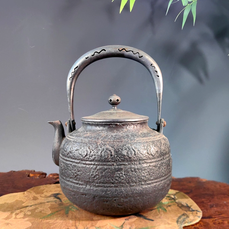 日本茶器 日本古铜精工松鹤纹铸物 日本古铜工艺，精铸松针纹，仙鹤一对， 日本茶器日本古铜精工松鹤纹铸物日本古铜工艺，精铸松针纹，仙鹤