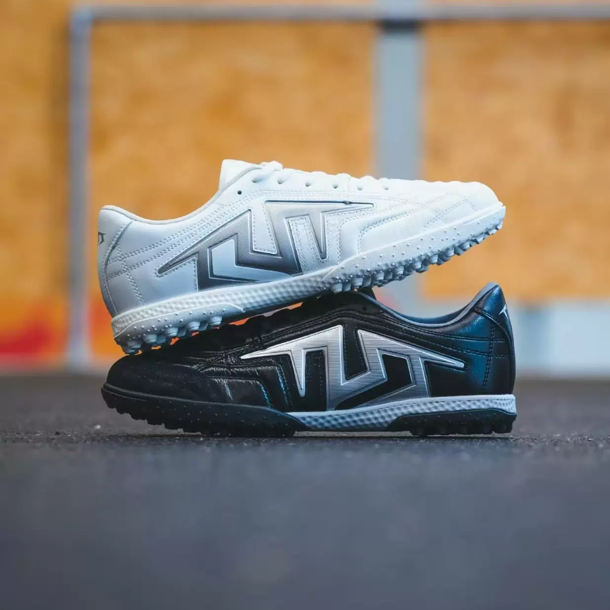 TLSS TACTICIAN.LIGHT PRO袋鼠皮TF碎钉2E宽楦缓震足球鞋