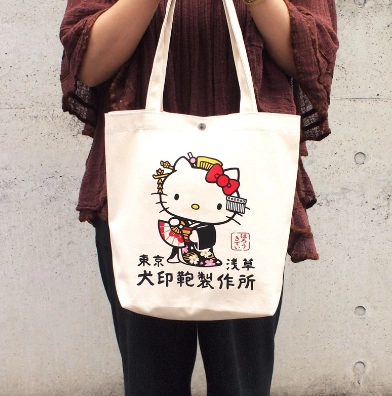 A4 スポーツ・アウトドア 【犬印鞄】犬印鞄×HELLO KITTY／前掛け