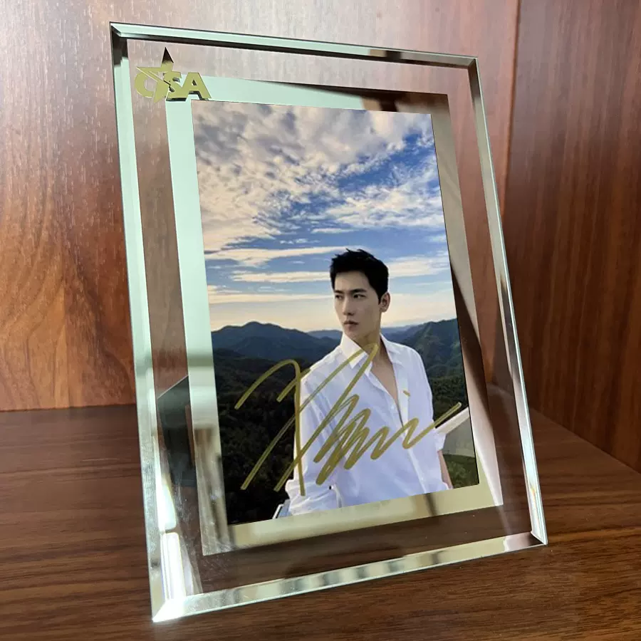 大陆明星杨洋亲笔签名照片12款定妆照6寸现货送朋友同学闺蜜礼物