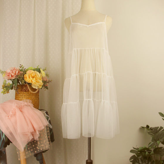 Mesh dress with super fairy matching top, simple high waisted and slimming effect, paired with a single layer ruffled edge short fairy cover skirt