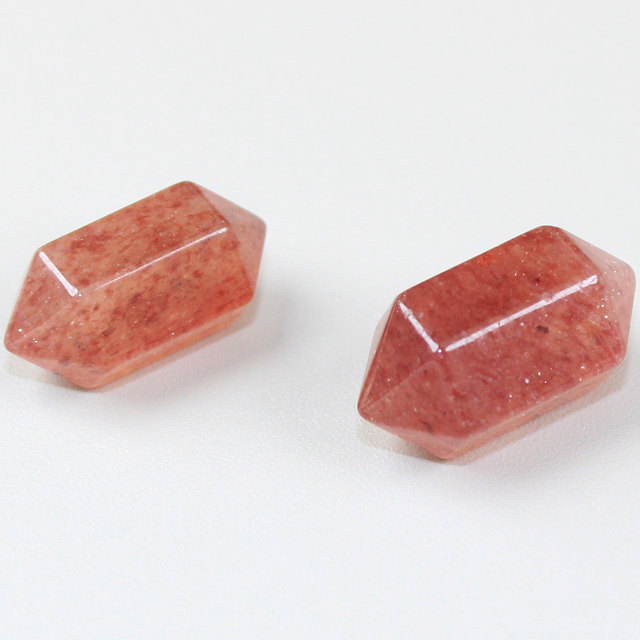 Ruhong natural red strawberry crystal hexagonal prism ornaments double-pointed bracelet handmade DIY crystal jewelry accessories loose beads