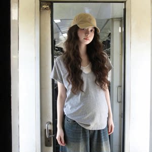 
Pregnant women's V-neck fake two-piece short-sleeved T-shirt 2026 summer loose-fitting belly-covering slimming casual solid color top for outer wear during pregnancy