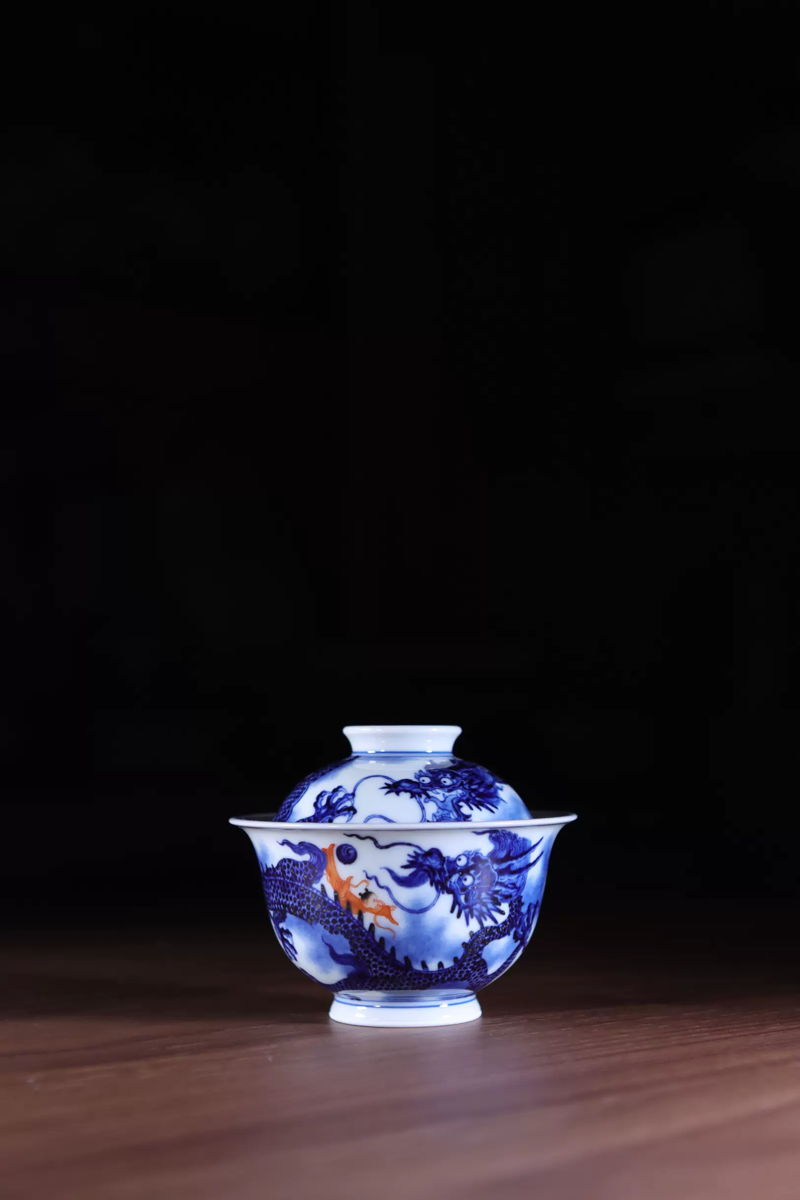 中国 青磁 皿 青磁 龍泉窯  陶磁器 装飾品 現代工芸品美術品 置物 中国 青磁 皿 青磁 龍泉窯 陶磁器 装飾品 現代工芸品美術品 置物