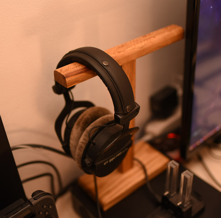 Solid wood headphone rack creative headphone display shelf wooden ...