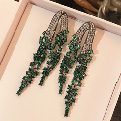 Fashionable, High-End, Elegant Emerald Tassel Black Earrings, Long Style with Diamond Design, Light Luxury Banquet Earrings