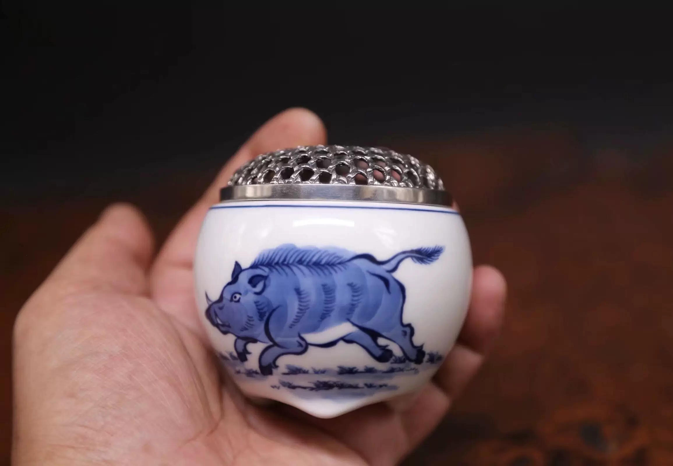 日本伊万里瓷器有田烧《源右卫门作，蓝染付生肖猪