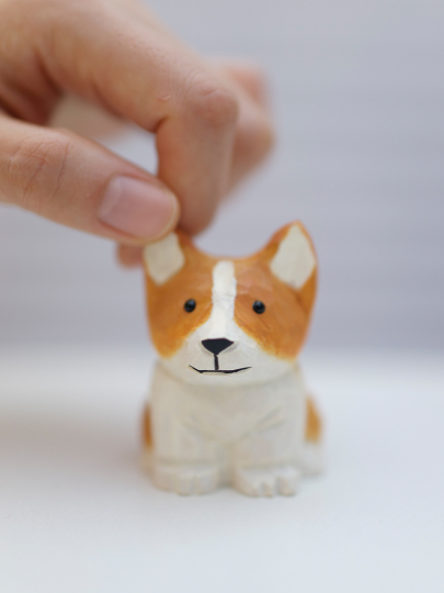 手彫りウッドコーギー - かわいいデスクオーナメント＆誕生日プレゼント
