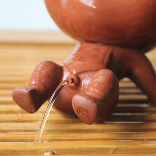 Mascota De Té De Cerámica – Niño Riendo Y Haciendo Pis, Figura De Arcilla Púrpura Para Bandeja De Té, Decoración Original Para Amantes Del Té
