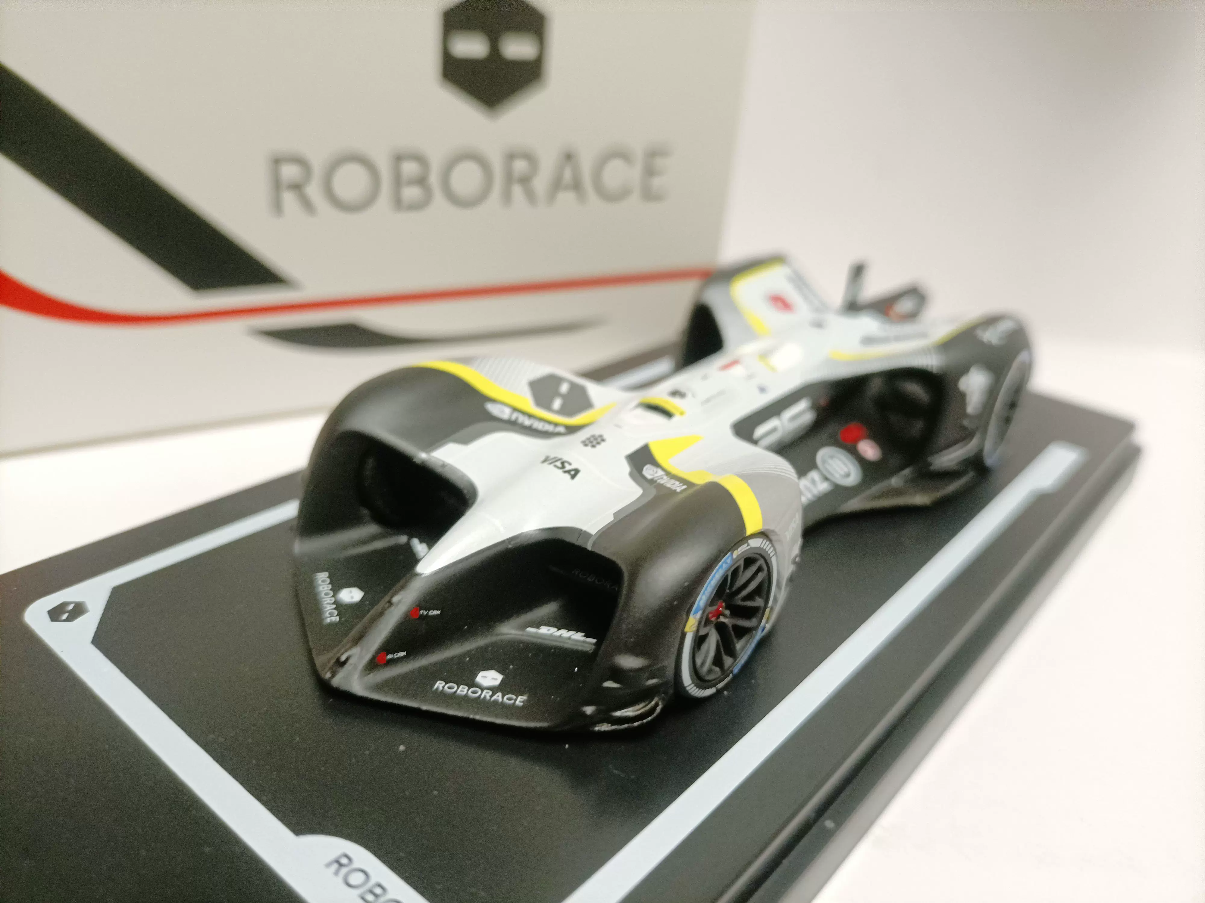 ミニカー 405-134 ROBORACE 1/43 ROBOT ON BOARD #26 ミニカー 405-134