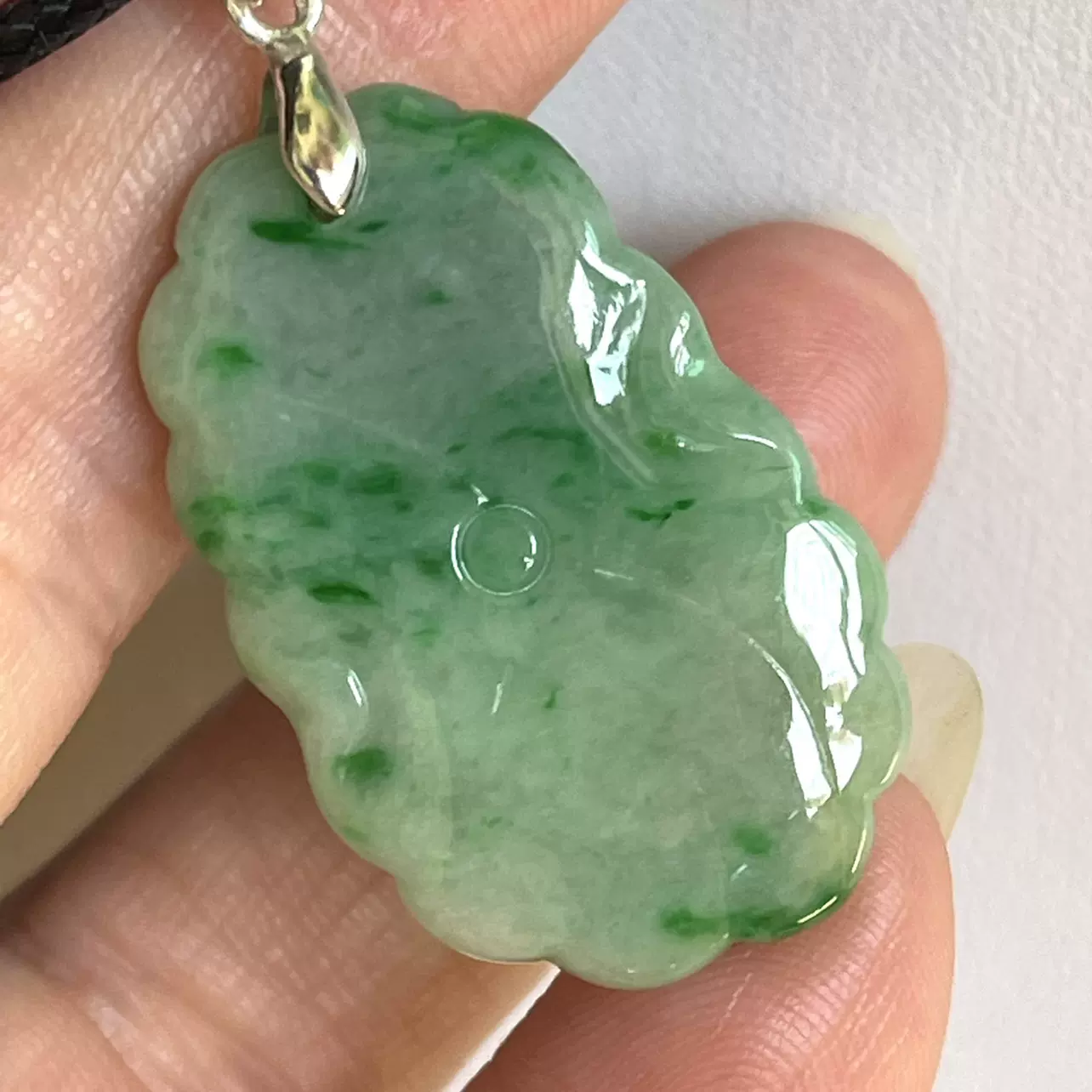 天然翡翠A級 手工細密雕 山水紋 吊墜 根付 裝身具 希少貴重 天然翡翠冰糯種吊墜山水雕刻玉石吊墜男女適用玉墜項鍊緬甸