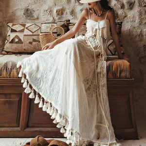 Original Mai Xu <Free Poetry> French Heavy Industry Lace Lacquin Susp, wearing a skirt/suspender dress
