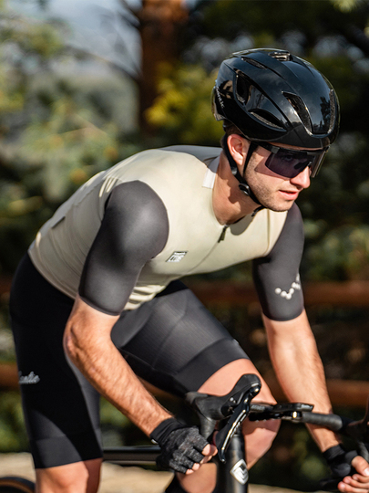 Santic Maillot Ciclismo Hombre – Transpirable, Antideslizante Y Con Bolsillos Para Tus Rutas Más Largas