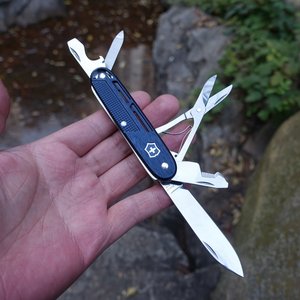 新款维氏铝面协创X 0.8226.20多功能战术瑞士军刀 户外BC生存装备
