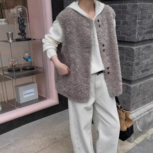 European station 25637 autumn and winter 25 new casual round neck sleeveless small buttons grain wool stacked vest for women 515