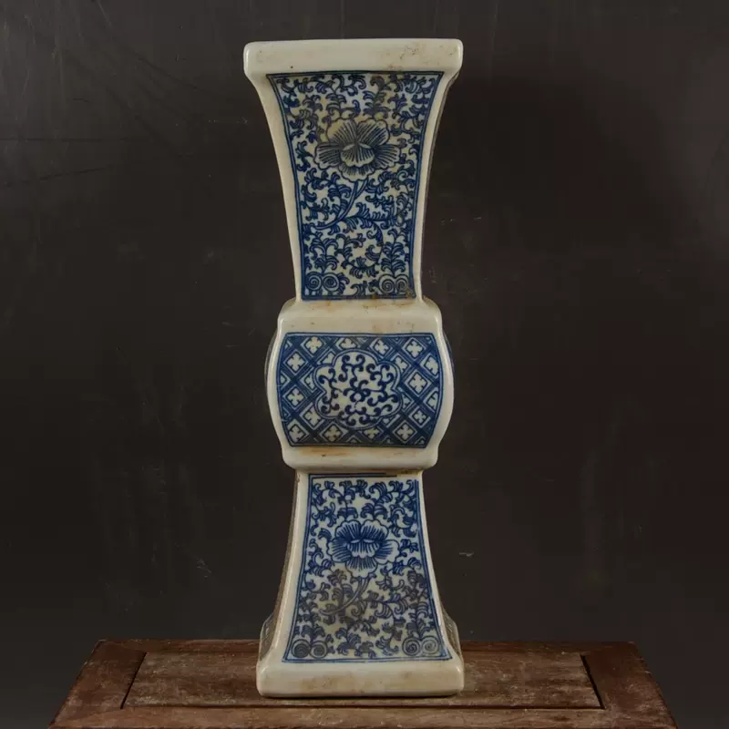 大清乾隆年制青花缠枝莲纹花觚五供景德镇厂