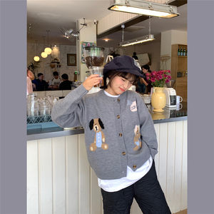 
Girls gray bear cardigan pullover knitted sweater for women in winter autumn and winter small man with a shoulder-to-shoulder sweater jacket