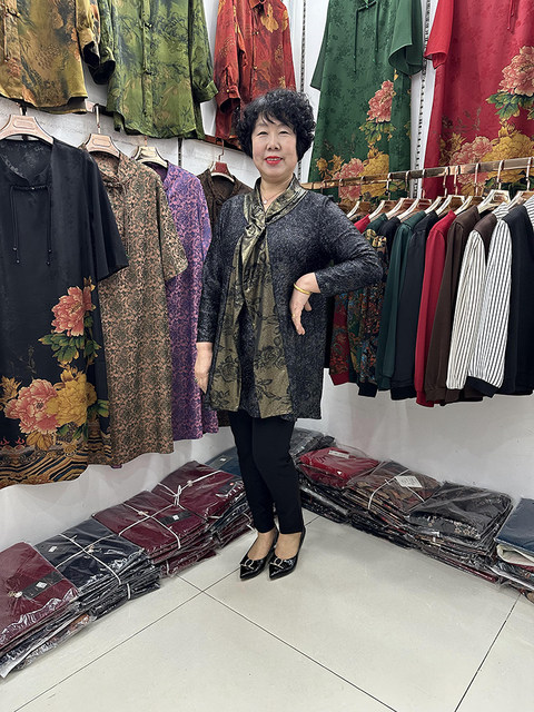 Forty-five-year-old woman Korean version early spring new fashionable cross-neck T-shirt mid-length mother belly-covering bottom skirt new