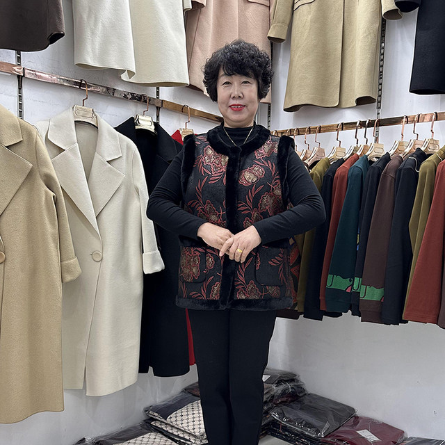 Double-sided wear of elderly fashion mink velvet winter fur integrated women's 2023 vest grandma jacket warm horse clip