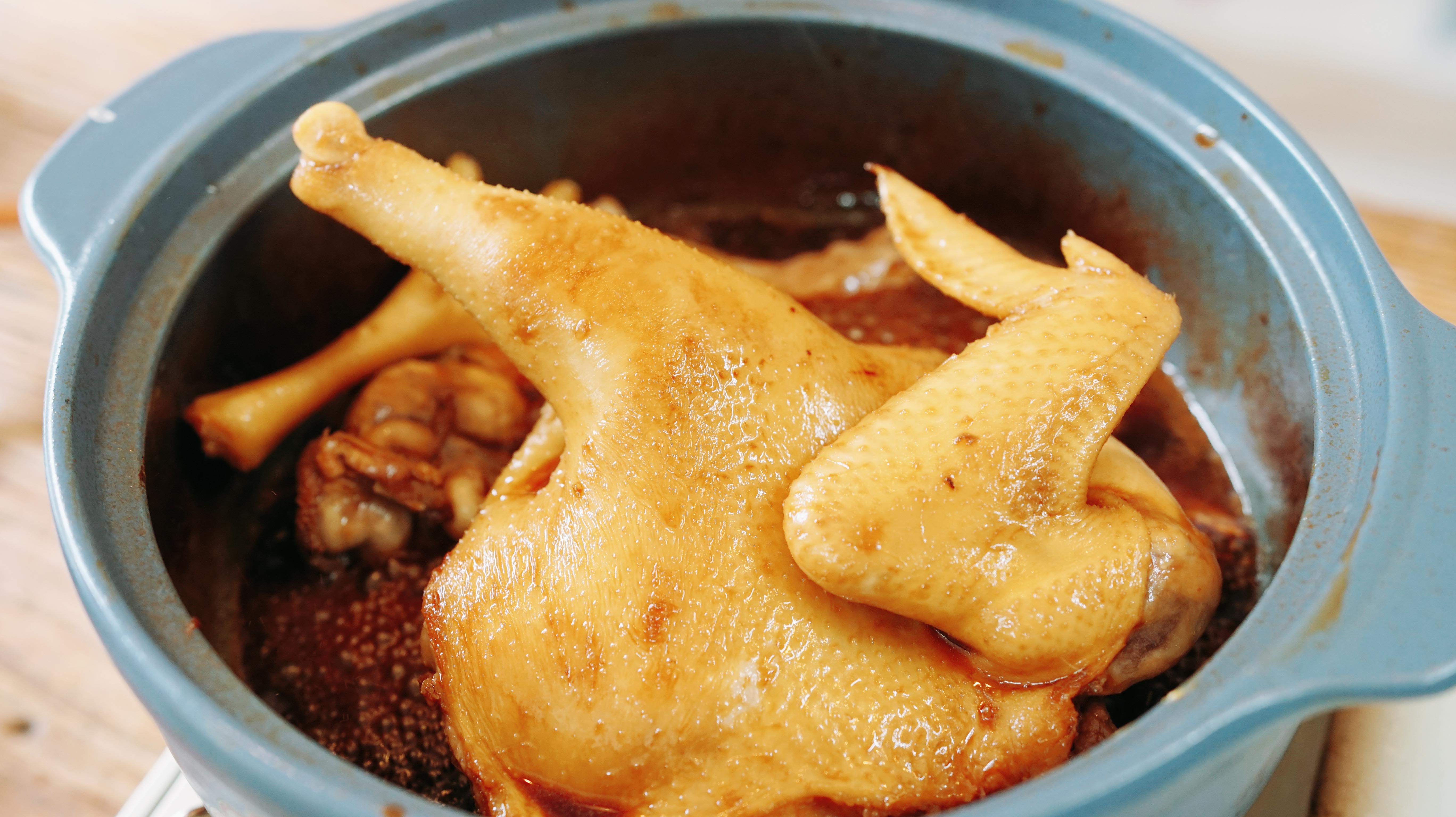 广西人做酱油鸡就是好吃，皮滑肉嫩，用料简单做法方便_哔哩哔哩_bilibili