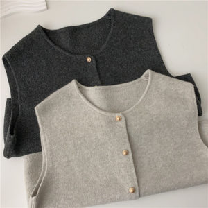 
High-end sense! Intellectual style that you fall in love with at first sight~Versatile layering gold buckle loose knitted sweater vest for women